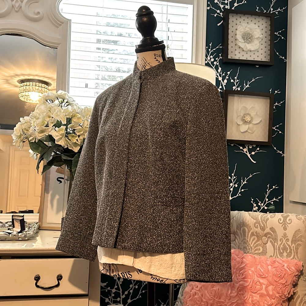BEAUTIFUL, DELLA SPIGA ITALY, black and white blazer with a black zipper size 4 - Picture 5 of 13